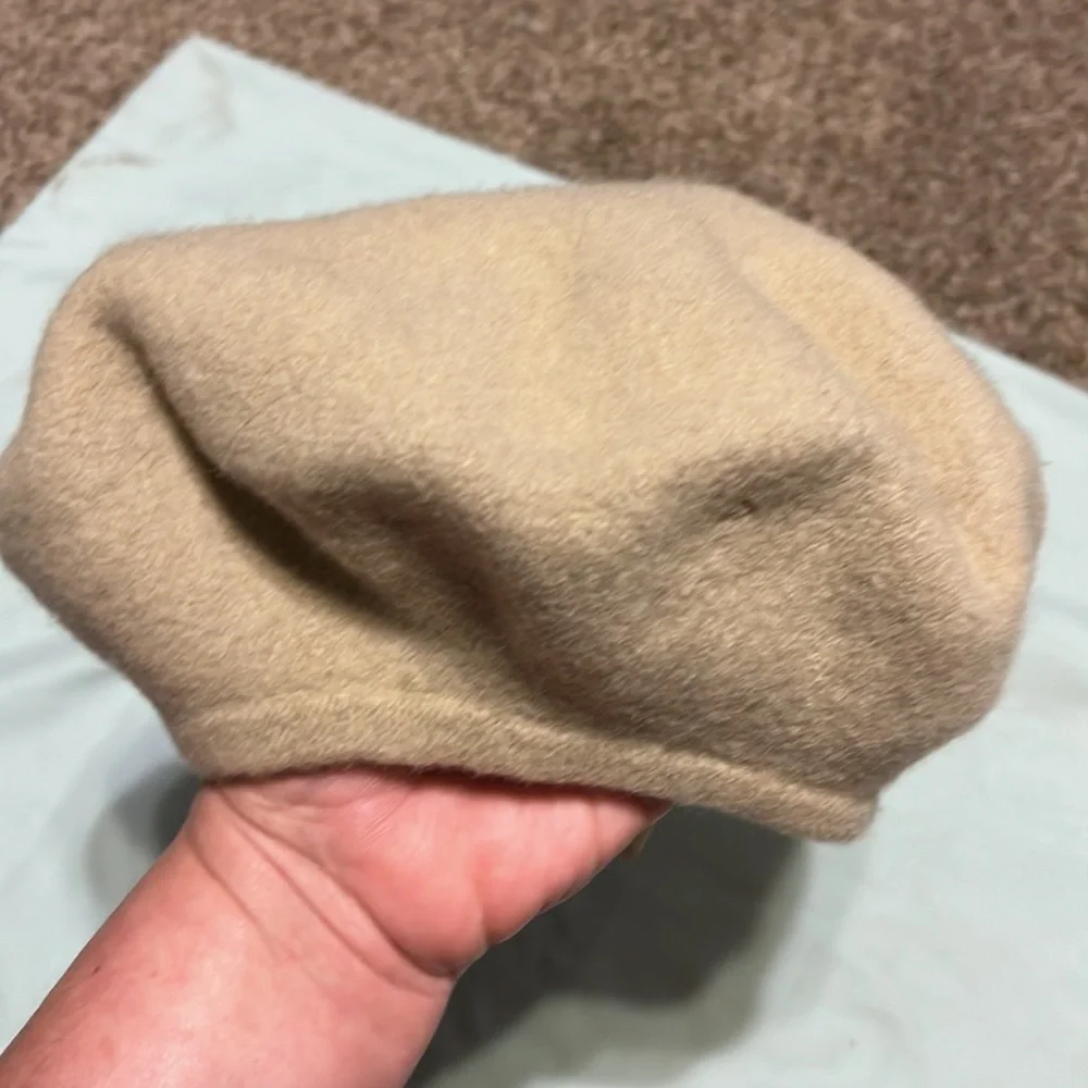 Liz Claiborne tan 100% wool beret